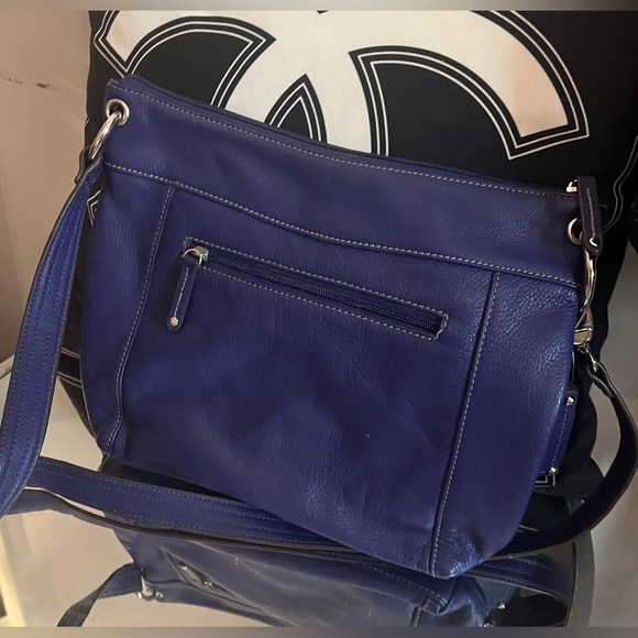 PERFECT CONDITION BARELY USED TIGNANELLO CROSSBODY/SHOULDER BAG IN BEST BLUE!!! - Picture 5 of 16